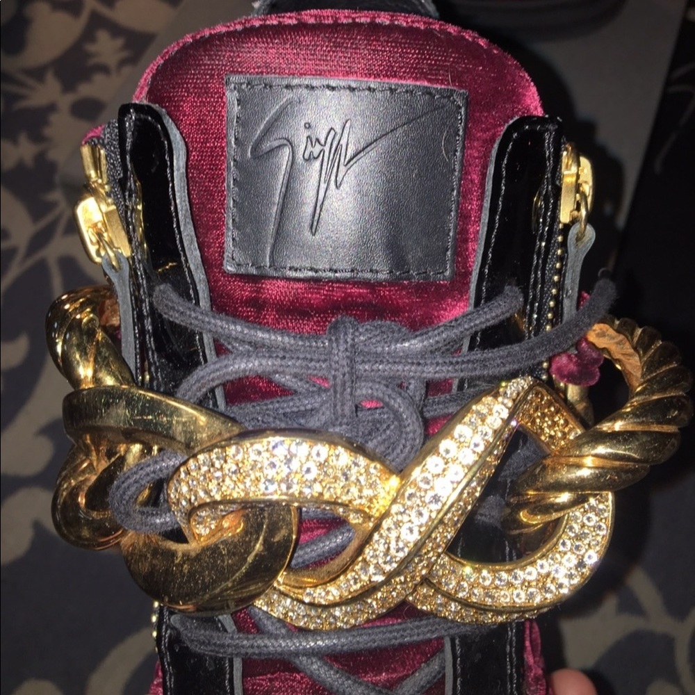 Men’s rare velvet chained Giuseppes!